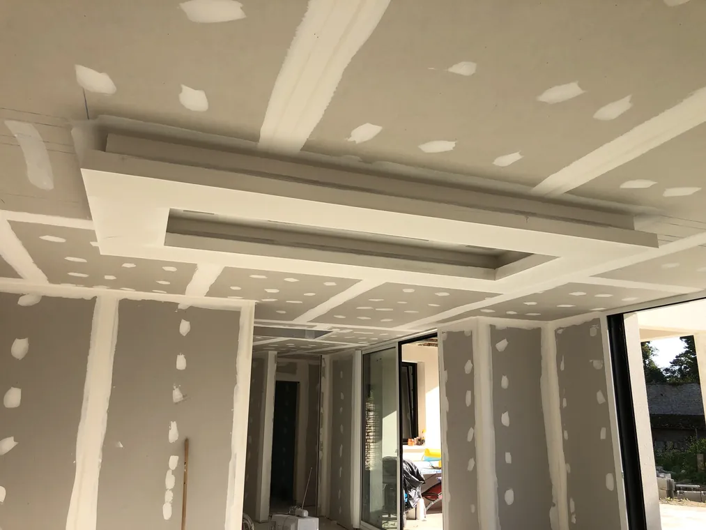 Plafond, 1re passe d’enduit — chantier JOSEDO