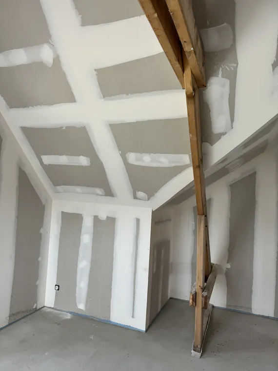 Angles, 2e passe d’enduit — chantier JOSEDO