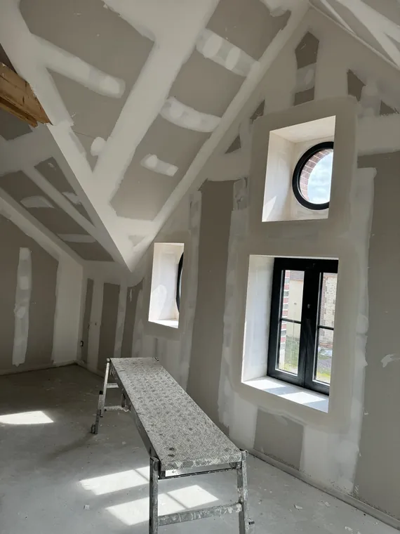 Œil-de-bœuf, 2e passe d’enduit — chantier JOSEDO